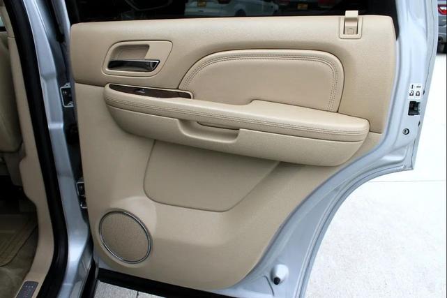 Photo of 2013 Silver Cadillac Escalade