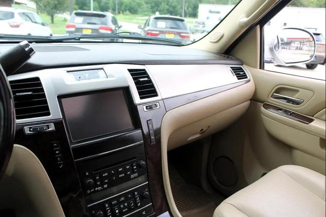 Photo of 2013 Silver Cadillac Escalade