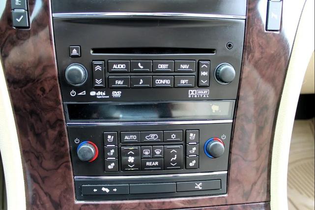 Photo of 2013 Silver Cadillac Escalade