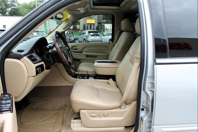 Photo of 2013 Silver Cadillac Escalade