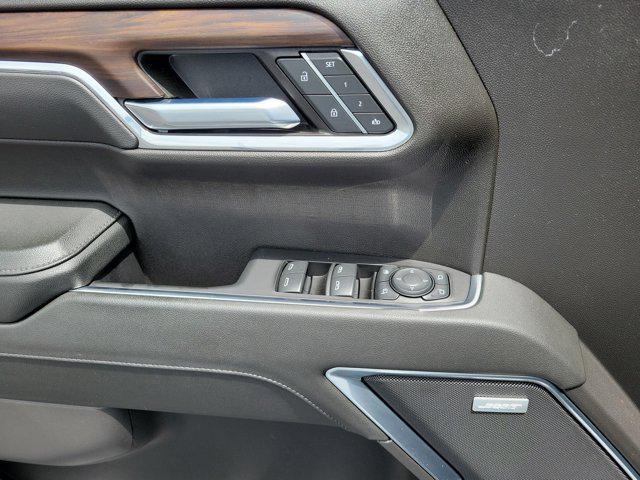 Photo of 2023 Summit White GMC Sierra 1500