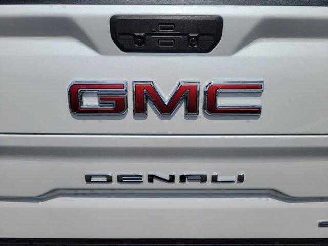 Photo of 2022 White Frost Tricoat GMC Sierra 1500