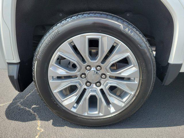 Photo of 2022 White Frost Tricoat GMC Sierra 1500