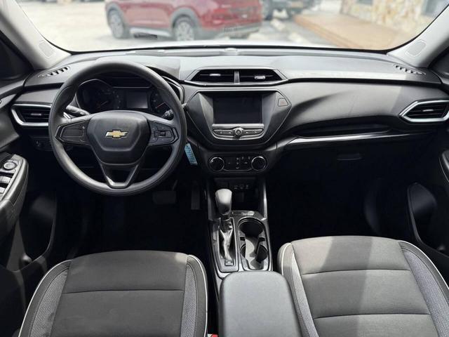 Photo of 2021 Summit White Chevrolet Trailblazer