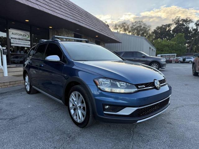 Photo of 2019 Blue Volkswagen Golf Alltrack
