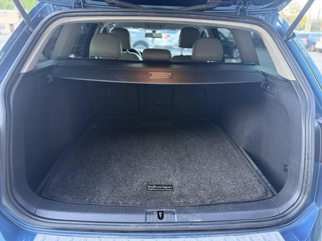 Photo of 2019 Blue Volkswagen Golf Alltrack