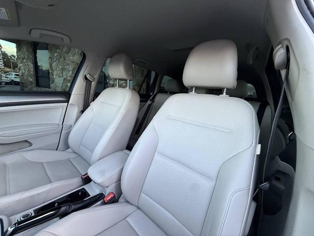 Photo of 2019 Blue Volkswagen Golf Alltrack