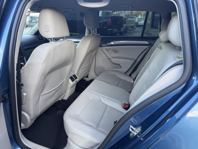 Photo of 2019 Blue Volkswagen Golf Alltrack