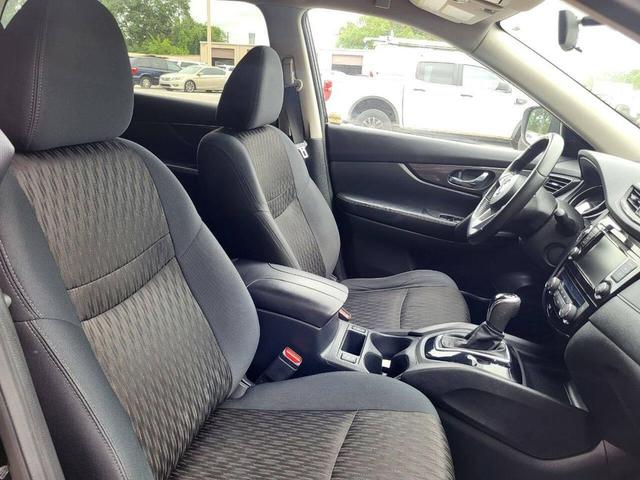 Photo of 2018 Magnetic Black Nissan Rogue