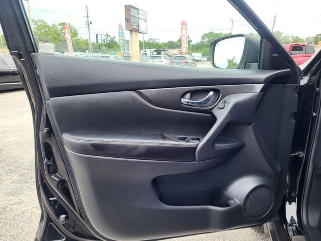 Photo of 2018 Magnetic Black Nissan Rogue