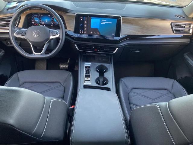 Photo of 2025 Deep Black Pearl Volkswagen Atlas