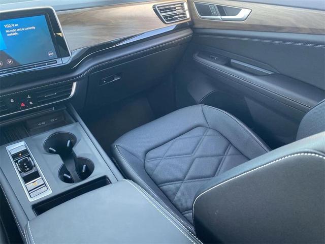 Photo of 2025 Deep Black Pearl Volkswagen Atlas