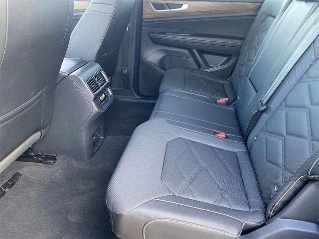 Photo of 2025 Deep Black Pearl Volkswagen Atlas