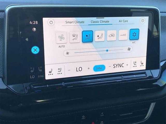 Photo of 2025 Pure Gray Volkswagen Atlas Cross Sport
