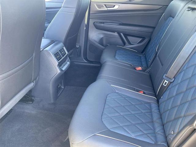 Photo of 2025 Pure Gray Volkswagen Atlas Cross Sport