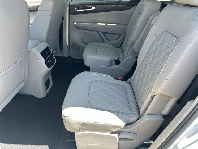 Photo of 2025 Opal White Pearl Volkswagen Atlas