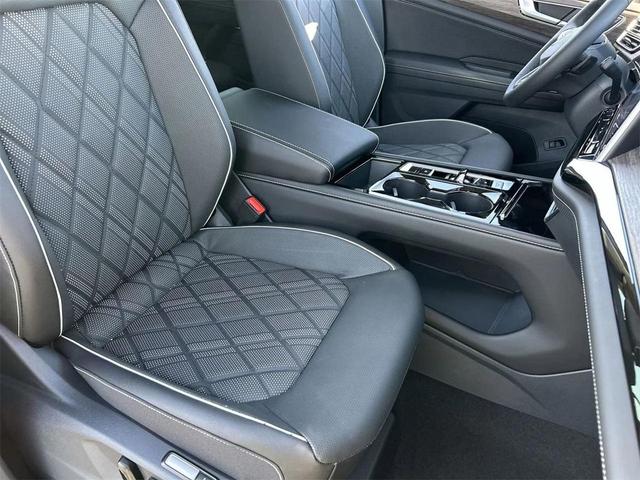 Photo of 2025 Pure Gray Volkswagen Atlas