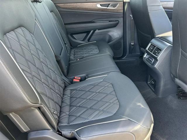 Photo of 2025 Pure Gray Volkswagen Atlas