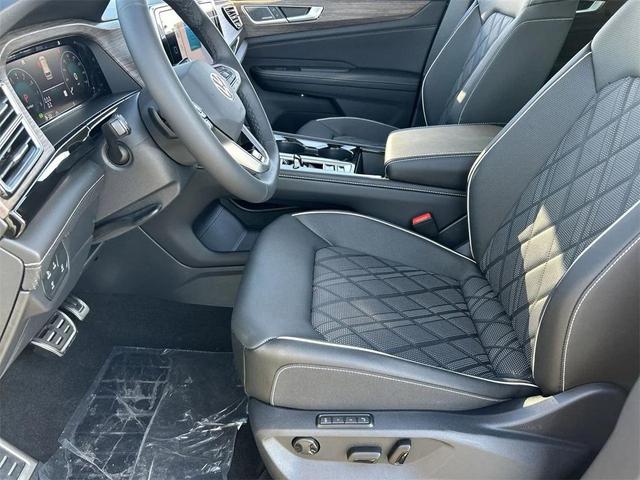 Photo of 2025 Pure Gray Volkswagen Atlas
