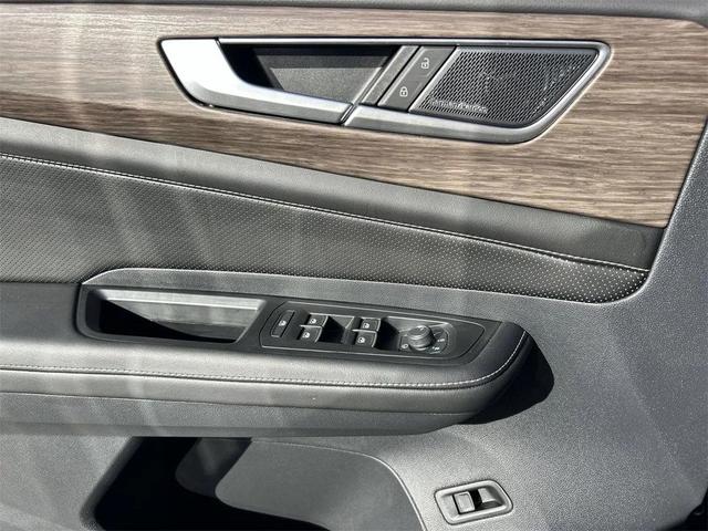 Photo of 2025 Pure Gray Volkswagen Atlas