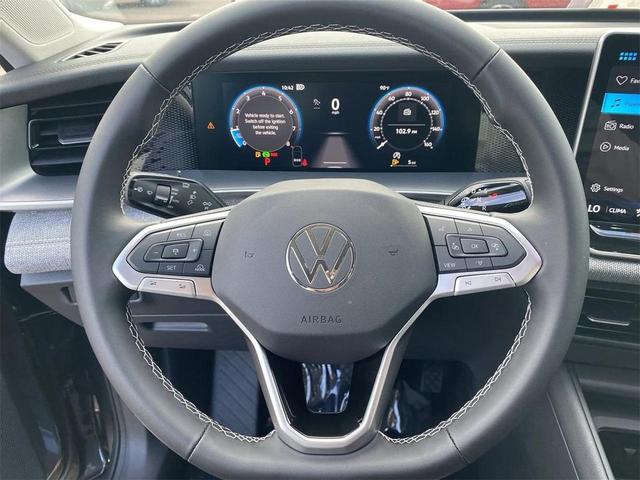 Photo of 2025 Platinum Gray Volkswagen Tiguan
