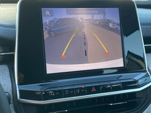 Photo of 2022 Bright White Jeep Compass