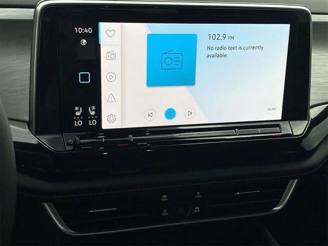 Photo of 2026 pure gray Volkswagen Atlas Cross Sport