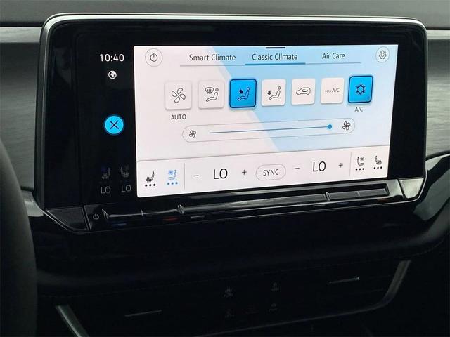 Photo of 2026 pure gray Volkswagen Atlas Cross Sport