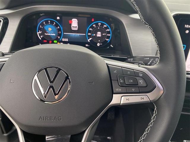 Photo of 2026 pure gray Volkswagen Atlas Cross Sport