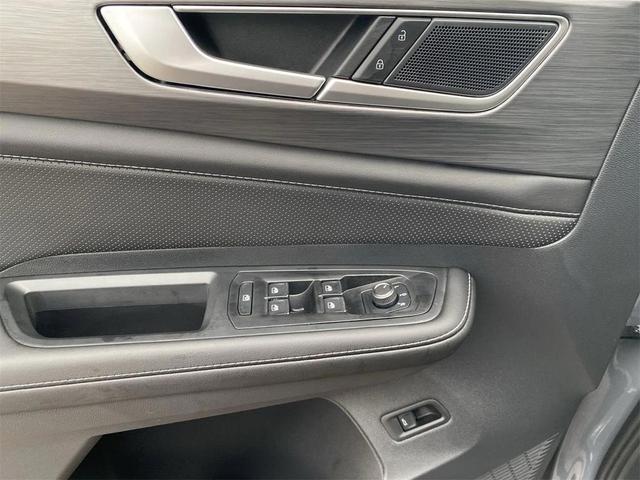 Photo of 2026 pure gray Volkswagen Atlas Cross Sport
