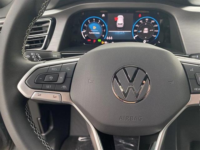Photo of 2026 pure gray Volkswagen Atlas Cross Sport