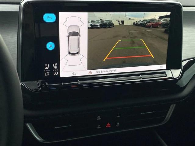 Photo of 2026 pure gray Volkswagen Atlas Cross Sport