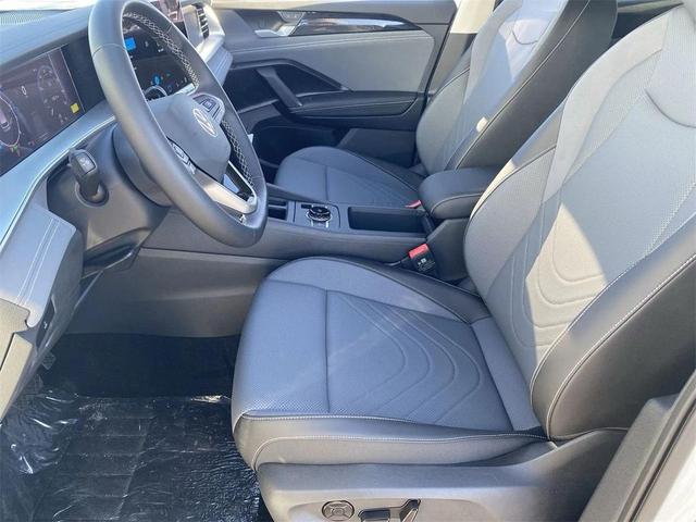 Photo of 2025 Pure White Volkswagen Tiguan