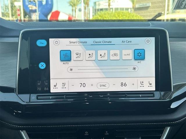 Photo of 2025 Pure White Volkswagen Atlas Cross Sport
