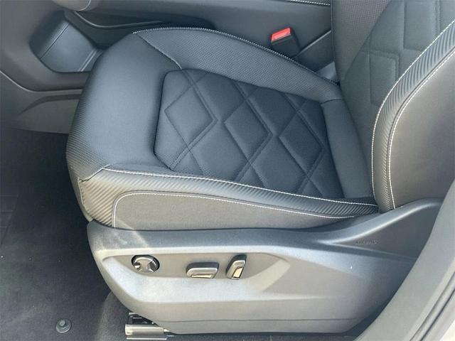 Photo of 2025 Pure White Volkswagen Atlas Cross Sport