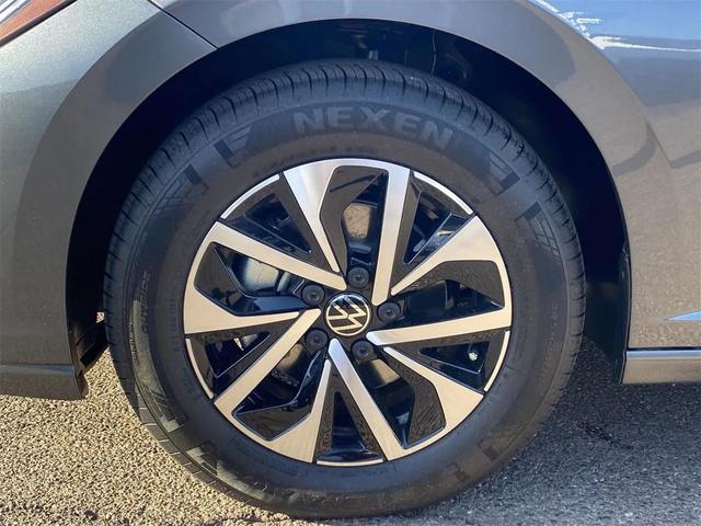 Photo of 2025 Platinum Gray Volkswagen Jetta