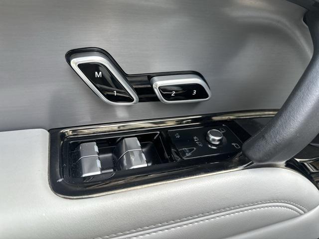 Photo of 2023 Fuji White Land Rover Range Rover Sport