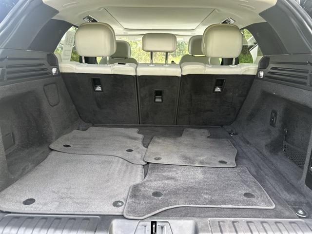 Photo of 2023 Fuji White Land Rover Range Rover Sport