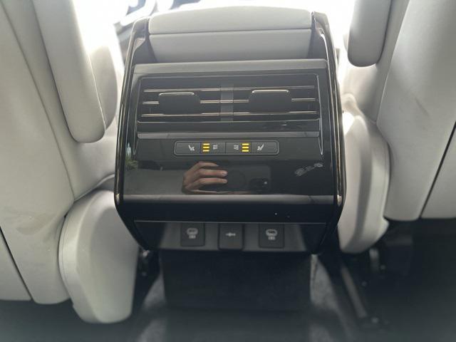Photo of 2023 Fuji White Land Rover Range Rover Sport