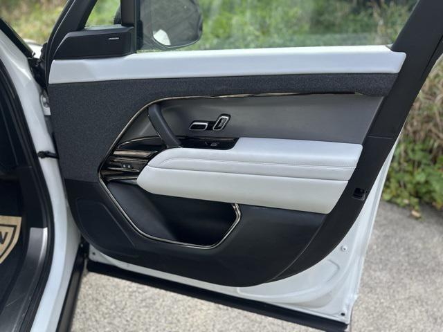 Photo of 2023 Fuji White Land Rover Range Rover Sport