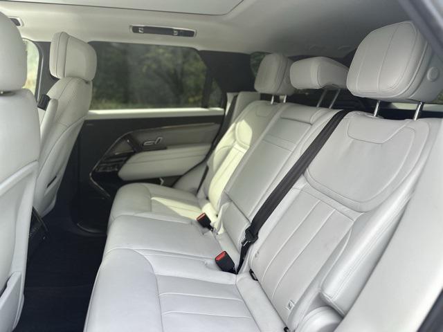 Photo of 2023 Fuji White Land Rover Range Rover Sport