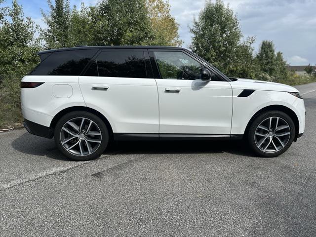 Photo of 2023 Fuji White Land Rover Range Rover Sport