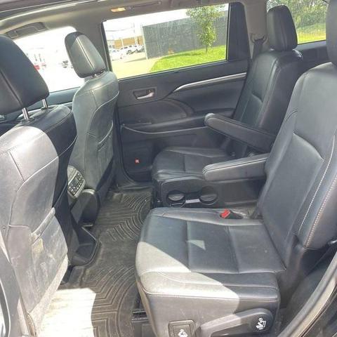 Photo of 2017 Midnight Black Metallic Toyota Highlander