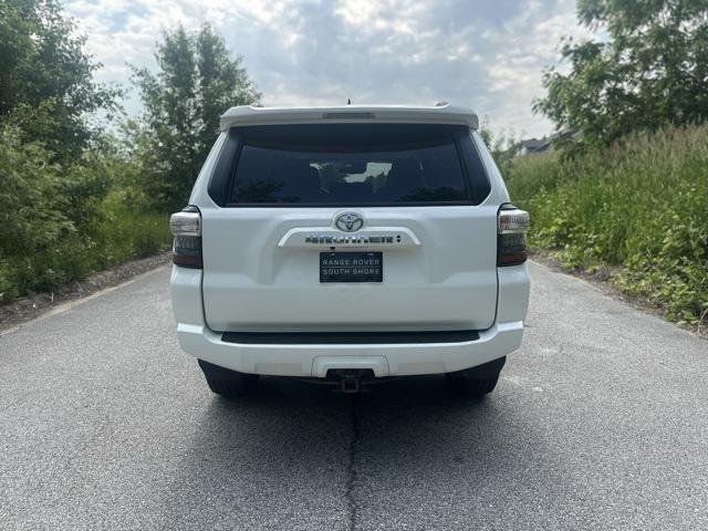 Photo of 2022 White Toyota 4Runner