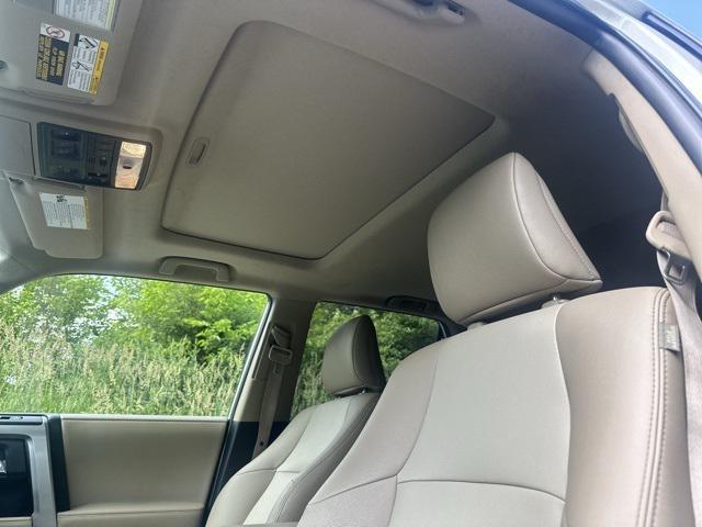 Photo of 2022 White Toyota 4Runner