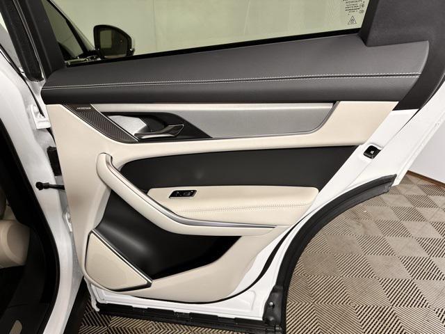 Photo of 2025 Fuji White Jaguar F-PACE