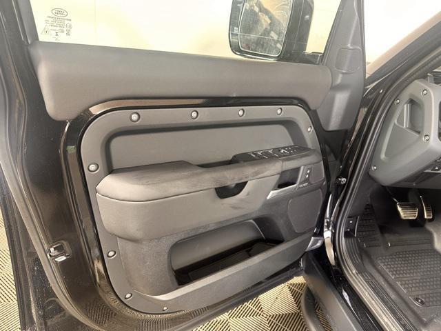 Photo of 2025 Santorini Black Land Rover Defender