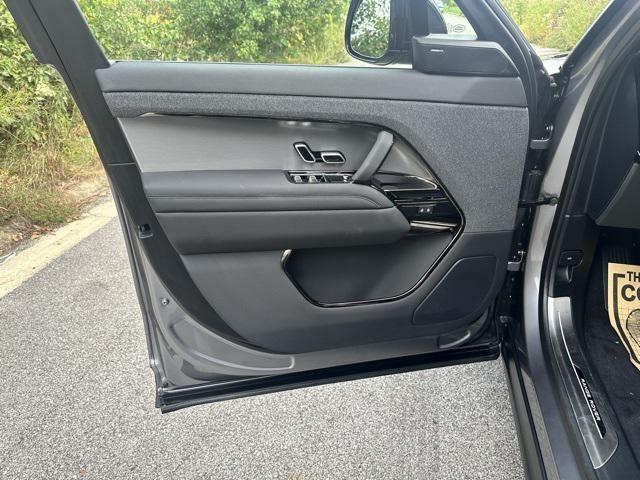 Photo of 2025 Gray Land Rover Range Rover Sport