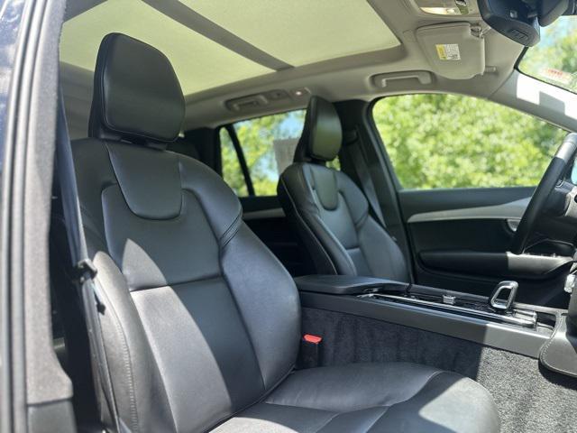 Photo of 2024 Onyx Black Metallic Volvo XC90