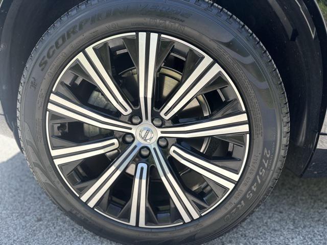 Photo of 2024 Onyx Black Metallic Volvo XC90
